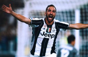 Juventus' Argentinian forward Gonzalo Higuain celebrates after scoring 