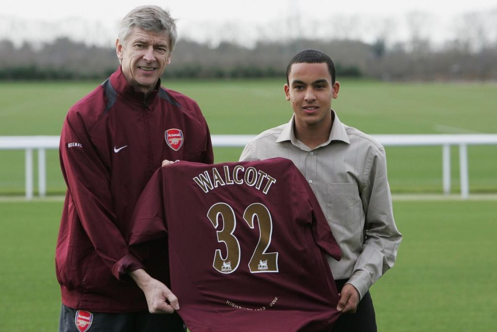 theo-walcott-signs-for-arsenal-jan-2006